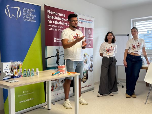4 Spolu za krásny usmev_AGEL Clinic_VVVIA