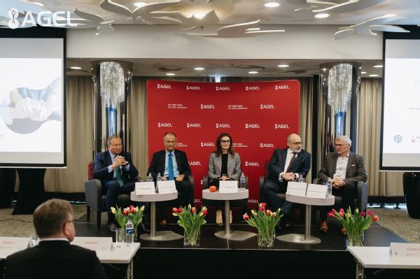 slávnostné predsedníctvo 3. jarného sympózia internistov